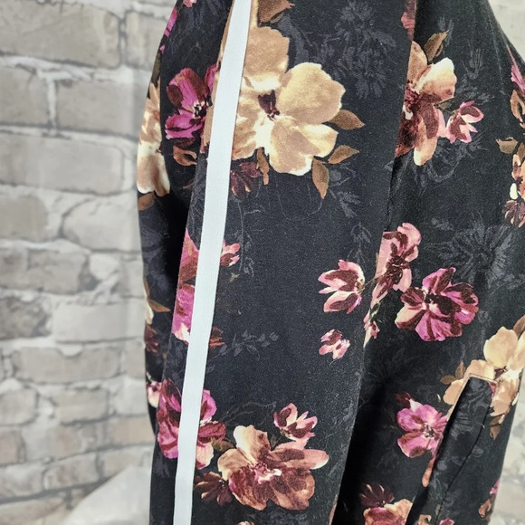Torrid Zip Front Bomber Jacket Floral Rayon Blend Black Pink Size 1 - Picture 7 of 13